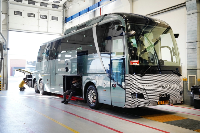 近日，曼恩商用車正式發布旗下首款純電長途客車Lion's Coach E。