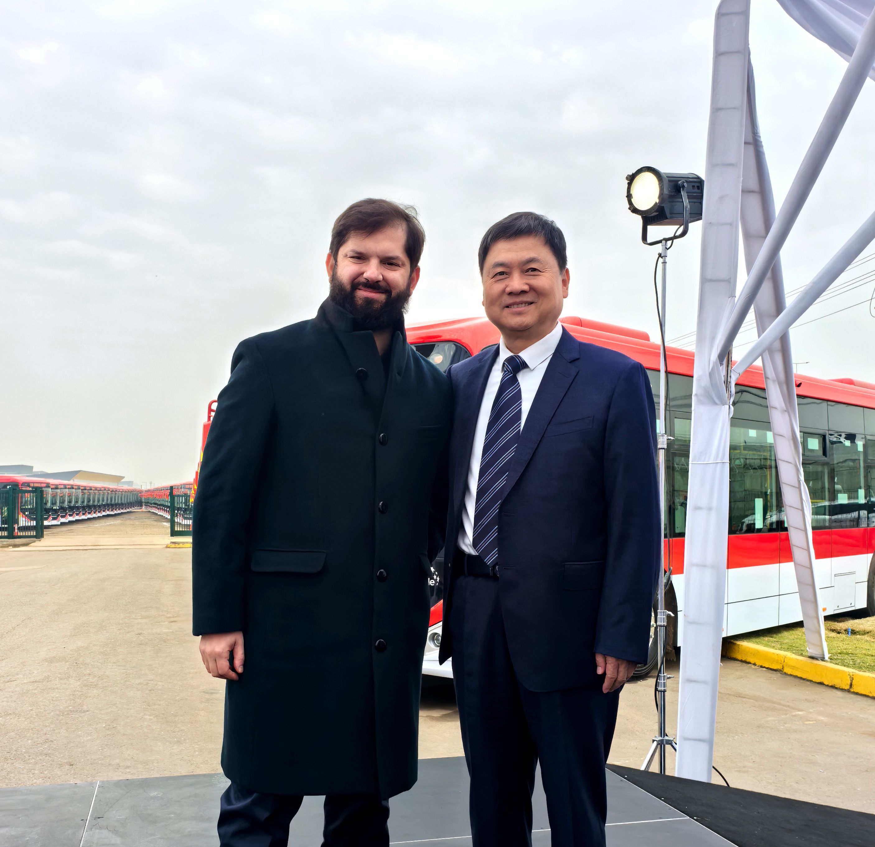 智利總統博里奇出席儀式并點贊中國智造.jpg