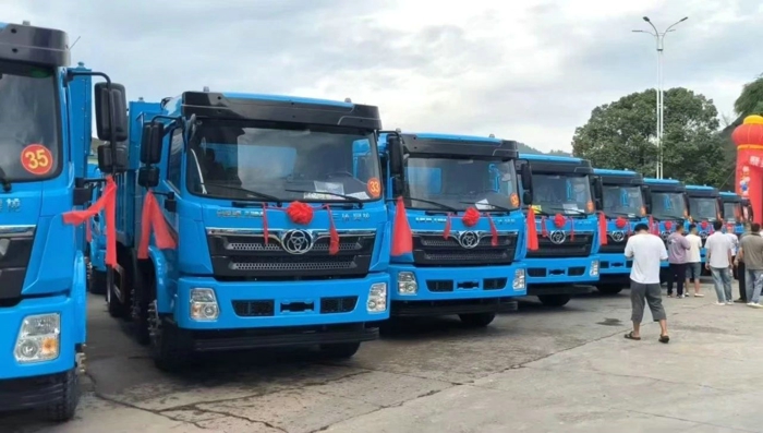 50臺(tái)純電動(dòng)自卸車圓滿交付！1.jpg