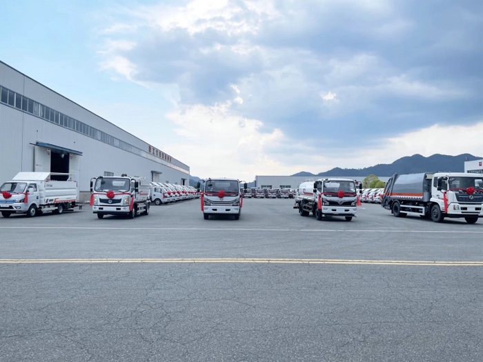 深圳東風環衛車批量交付，助力十堰建設綠色宜居城市！8.jpg