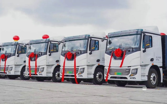 徐工400度純電動牽引車2.jpg